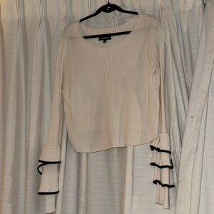 Express long sleeve with frilly sleeves